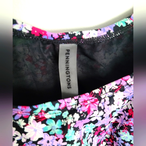 Penningtons floral swim top with crop overlay. - Picture 4 of 6